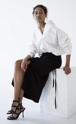 Фото модного сари юбка с разрезом черная сезон 2020 года