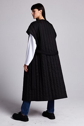 Фото модной одежды - маори черный жилет с поясом сезон 2020 года