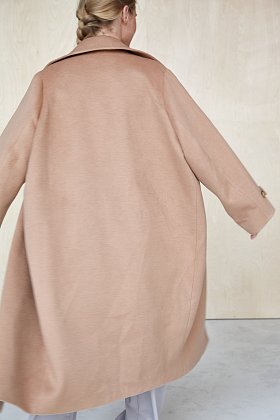 Фото модной одежды - либа пальто кокон цвет кэмел сезон 2020 года