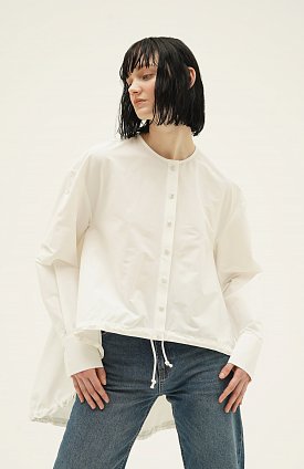 Фото модной одежды - минера блуза с фигурным низом и кулиской белая сезон 2020 года