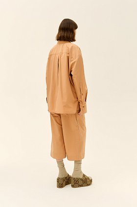 Фото модной одежды - багги костюм рубашка с шортами карамель сезон 2020 года