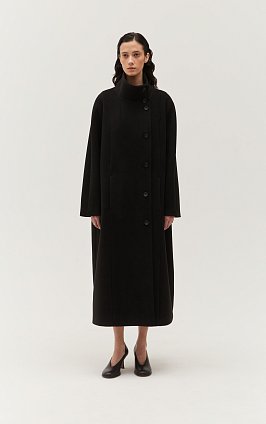 Фото модной одежды - деус пальто v силуэт черное сезон 2020 года