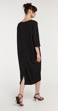 Фото модного мила платье-кокон черное сезон 2020 года