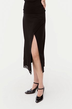 Фото модной одежды - пола юбка с кружевом черная сезон 2018 года