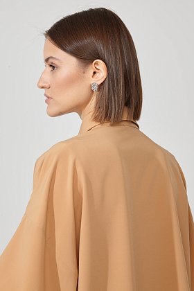 Фото модной одежды - раби блуза с коротким рукавом карамельного цвета сезон 2020 года
