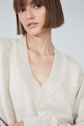 Фото модного агва пуловер оверсайз молочный сезон 2020 года