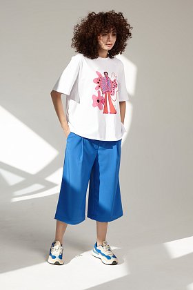 Фото модной одежды - моби капри голубые сезон 2020 года