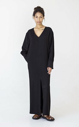 Фото модного грея платье макси с разрезом черное сезон 2020 года