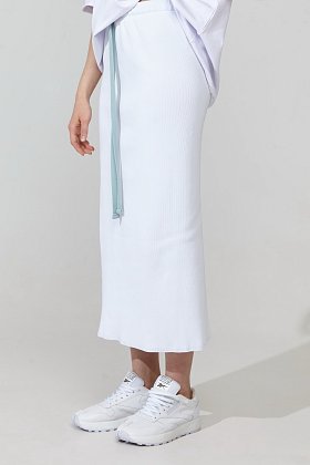 Фото модного айка юбка трикотажная макси белая сезон 2020 года