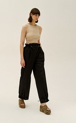 Фото модного отто брюки на кулиске черные сезон 2020 года