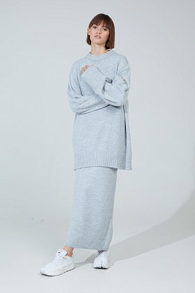 Фото модной одежды -  агва юбка вязаная прямая серая сезон 2020 года