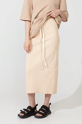 Фото модного айка юбка трикотажная макси бежевая сезон 2020 года