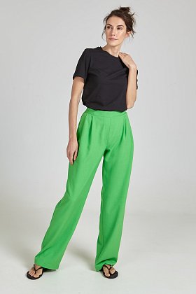 Фото модного илона брюки из льна зелёного цвета сезон 2020 года