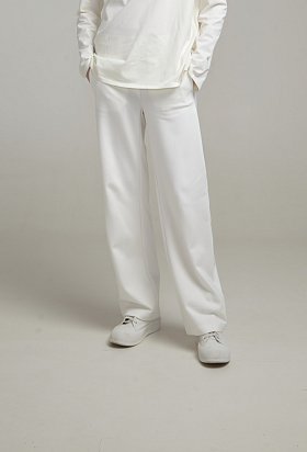 Фото модной одежды - монро брюки белые сезон 2020 года