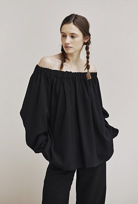 Фото модного пола блуза круизная черная сезон 2020 года