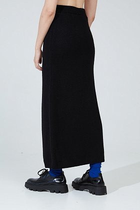 Фото модной одежды - агва юбка вязаная прямая черная сезон 2020 года