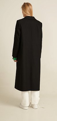 Фото модной одежды - ленте жакет двубортный длинный черный сезон 2020 года