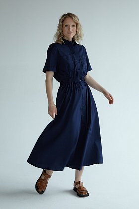 Фото модной одежды - раби платье приталенное хлопок синий сезон 2020 года