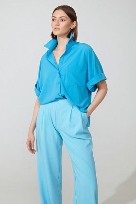 Фото модной одежды - раби блуза с коротким рукавом голубого цвета сезон 2020 года