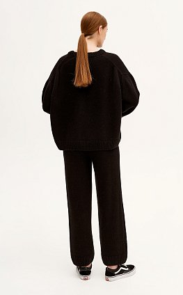 Фото модной одежды - мильфей брюки вязка с лампасами черные сезон 2020 года