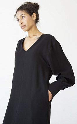 Фото модной одежды - грея платье макси с разрезом черное сезон 2020 года