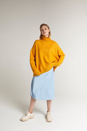 Фото модной одежды - ригги юбка атласная по косой голубая сезон 2020 года