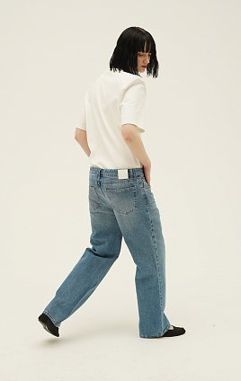 Фото модной одежды - denim джинсы карго на кулиске голубые сезон 2020 года